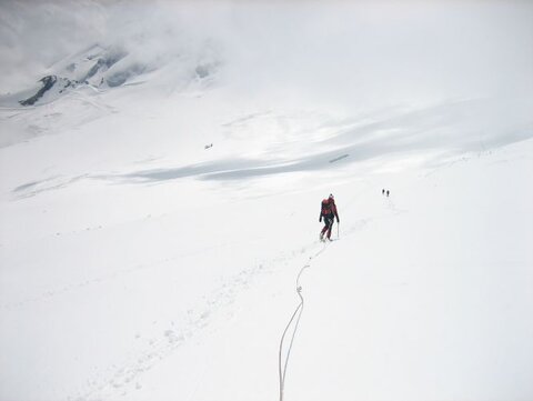 Auf dem riesigen Feegletscher, den Italienern hinterher, bei immer weniger Sicht