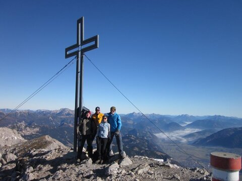 Gruppenbild mit Dame