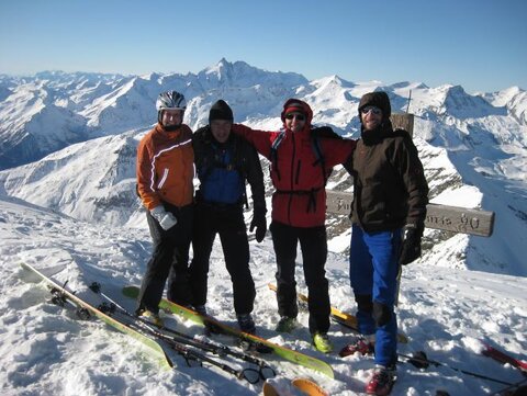 Intelligenz ist keine Frage des Gesichtsausrucks ;) - Im Hintergrund der Glockner