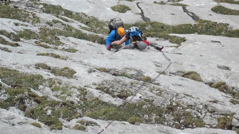 Klettern mit Berg- und Handschuhen