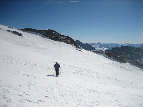 Einzeln übern Gletscher - für ein Gipfelfoto war der Digicam dann zu kalt *heul*