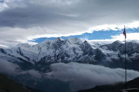 Blick von der Hütte auf die Mischabelgruppe - einer von denen sollte es auch noch werden...