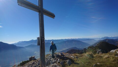 Der Ausblick reicht bis zum Glockner und Dachstein