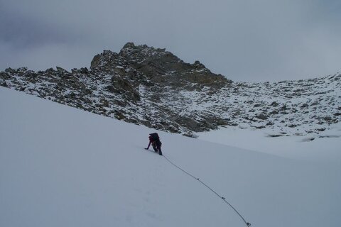 Mühsame Spurarbeit am Gletscher - das Ziel immer im Blick