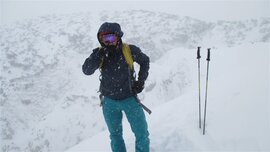 Kalt, stürmisch und Schneefall