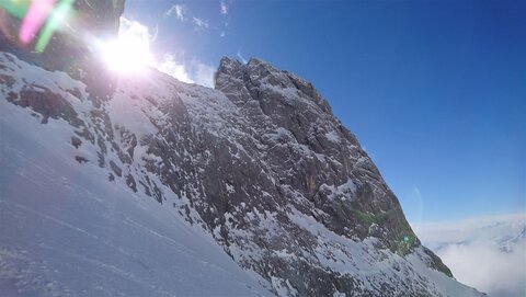 Die Sonne blitzt zwischen den Fieberhörndln durch