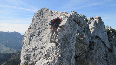 5m abklettern zum Hauptgipfel