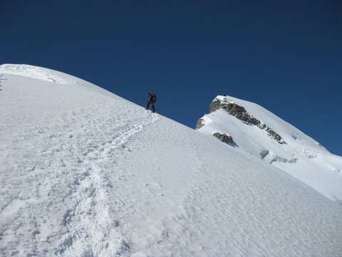 Und weiter auf dem eisbedeckten Grat