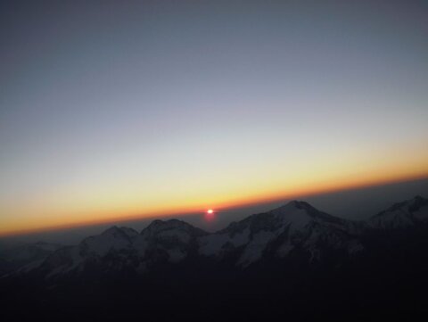 Sonnenaufgang schon am Grat