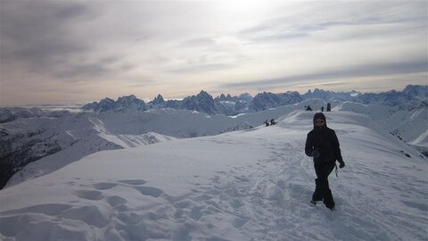 Poserin vor den Dolomiten...
