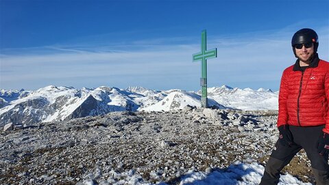 Kreuz steht noch