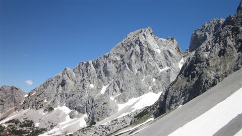 Der Schnee in der Bildmitte wars