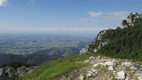 ... und Blick ins Flache - auch die Gmundener Hütte ist zu sehen