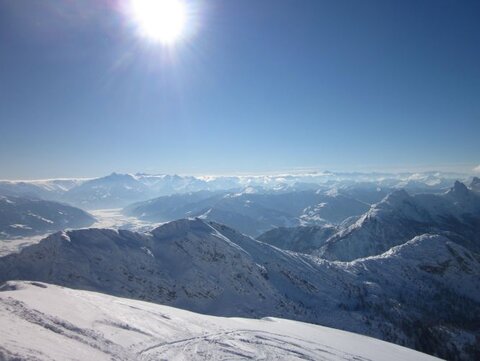 Rechts hinten: Seine weltalte Majestät Rechts hinten: Seine weltalte Majestät