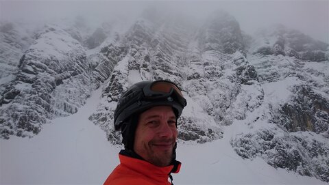 Mächtige Blaueisspitze im Hintergrund