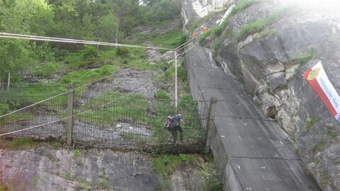 Das selbe mit der Seilbahn und echtem 'Verletzten', der in die Steinschlagverbauung gestürzt ist