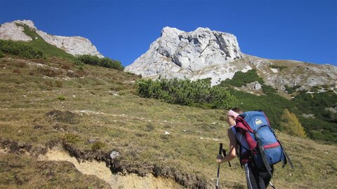 Am Weg - der Westpfeiler im Hintergrund