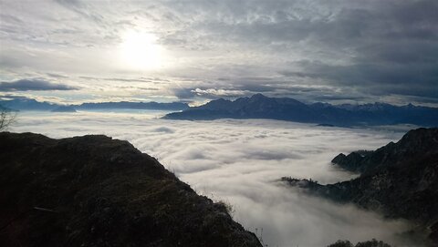 Über dem Nebel