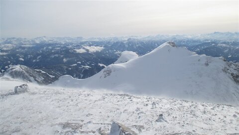 ... und hinüber zum Eiskogel. Windig und kalt wars oben.