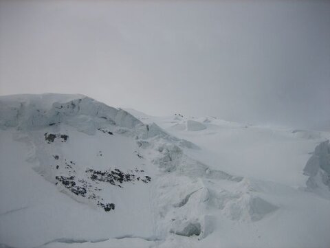 Blick vom Hobärggletscher. Die Punkte in der Mitte sind andere Seilschaften