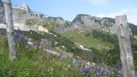 Blick zum Rücken den Grubenpfades