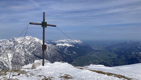 Im Tal schon grün